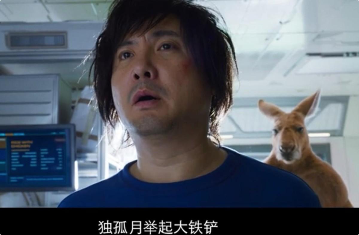 用“放大镜”看《独行月球》，被暗藏的细节震撼了，比剧情还要绝休闲区蓝鸢梦想 - Www.slyday.coM
