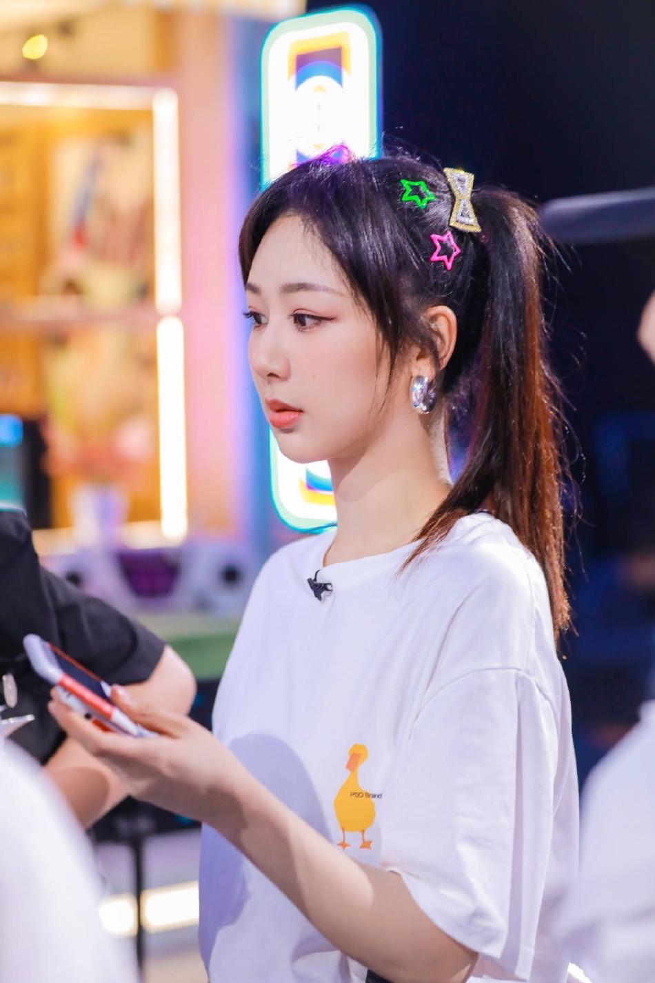 双马尾造型出镜,杨紫亮相综艺节目,少女范十足|杨紫|综艺节目|少女