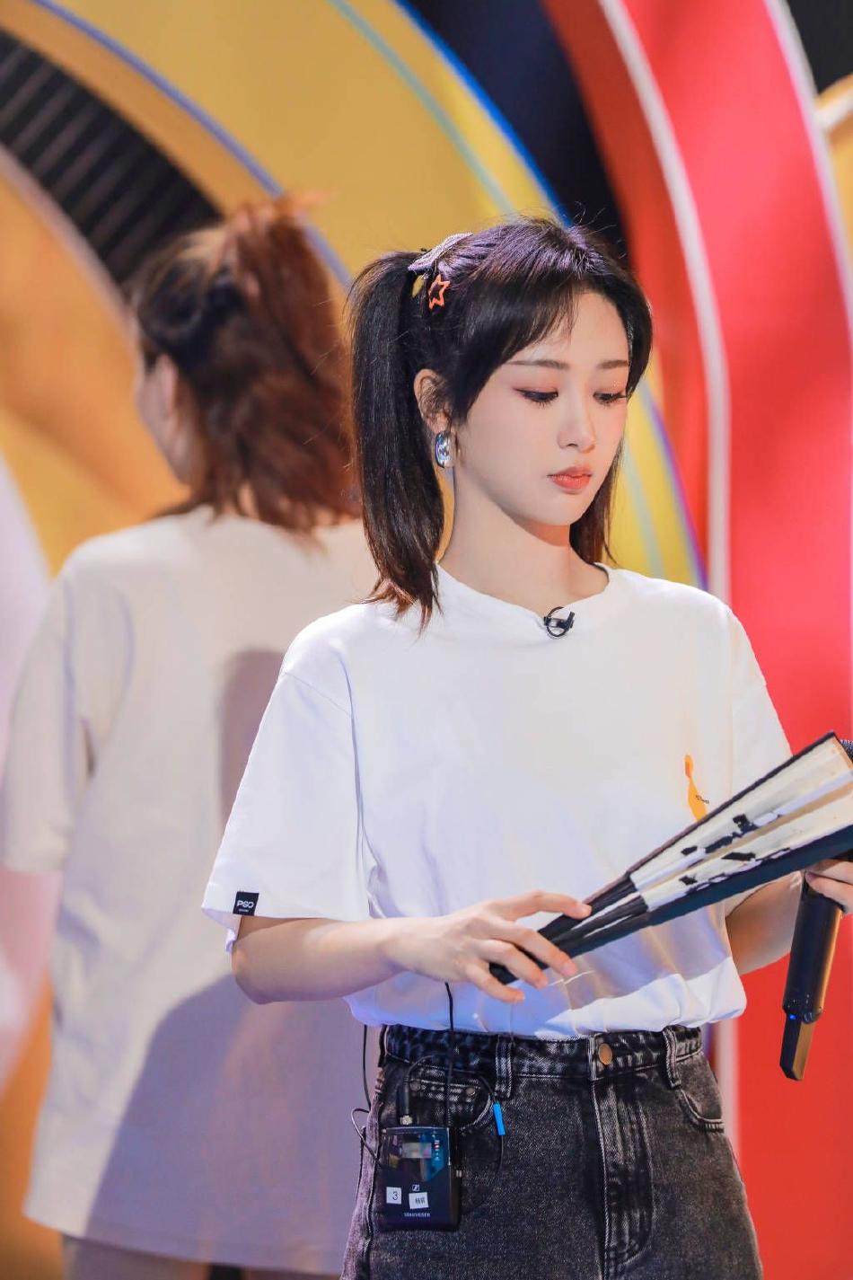 双马尾造型出镜,杨紫亮相综艺节目,少女范十足|杨紫|综艺节目|少女