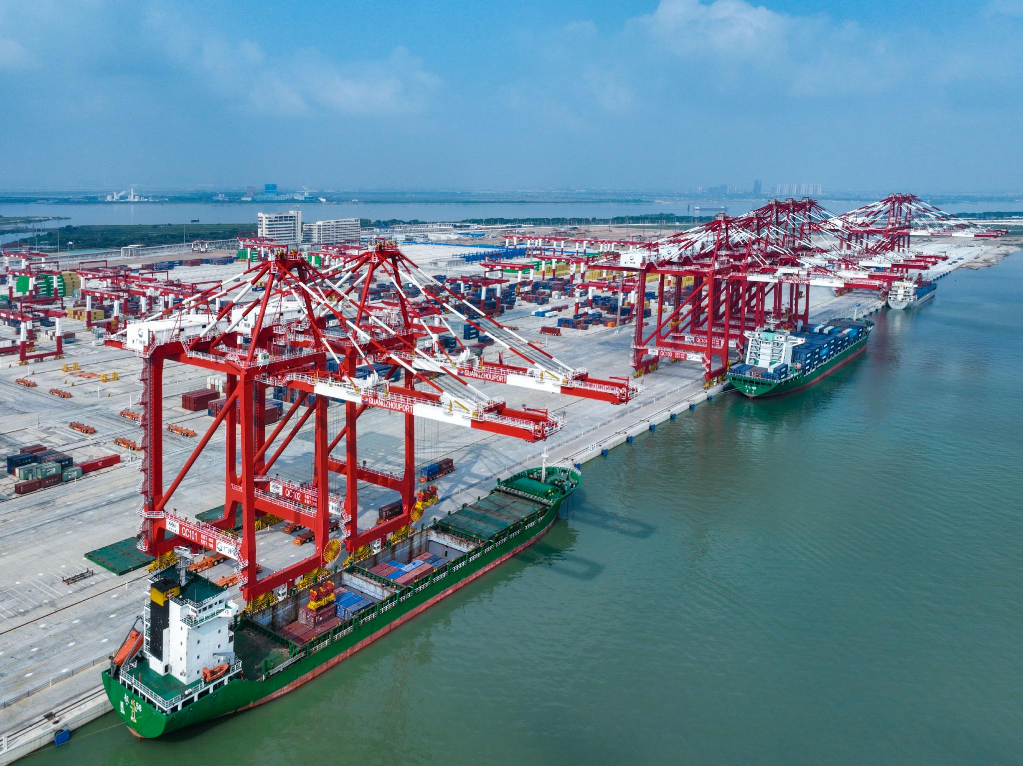 奔向全自动化码头！首批4台远控岸桥到港-中国港口网