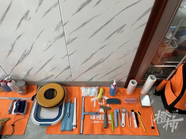 做家务是女生的事？90后双胞胎在杭州成立的家政公司，全员年轻小伙，最贵一单收了6万元休闲区蓝鸢梦想 - Www.slyday.coM