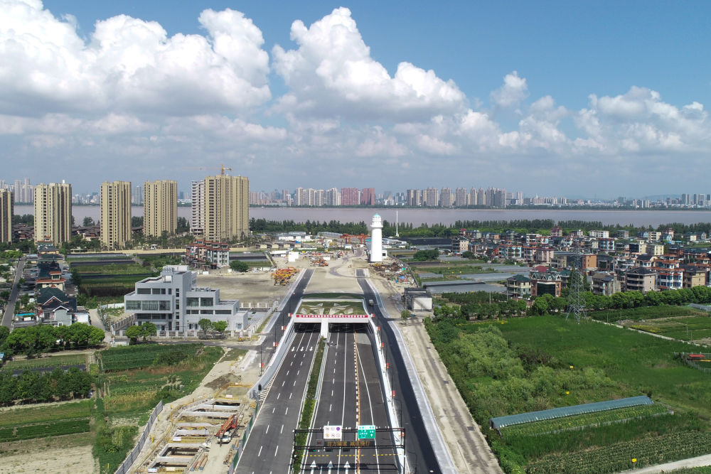 杭州钱塘过江隧道建成通车