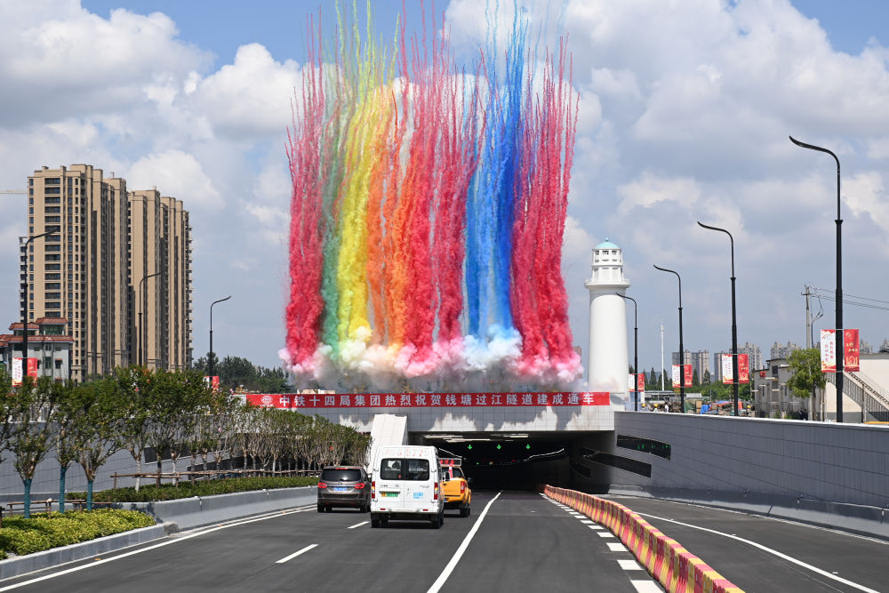 杭州钱塘过江隧道建成通车