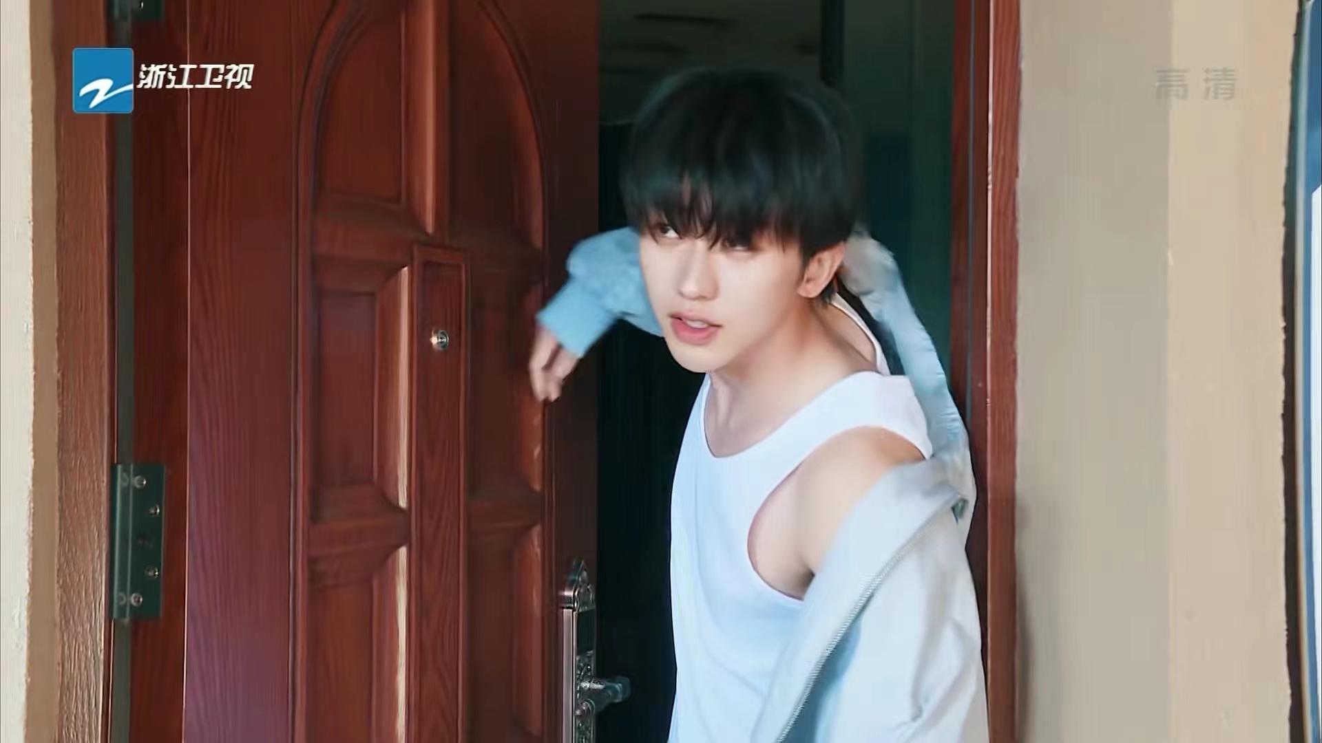 《奔跑吧》第十季收官,全员素颜出镜,杨颖白鹿身高不是秘密休闲区蓝鸢梦想 - Www.slyday.coM 《奔跑吧》第十季收官,全员素颜出镜,杨颖白鹿身高不是秘密休闲区蓝鸢梦想 - Www.slyday.coM