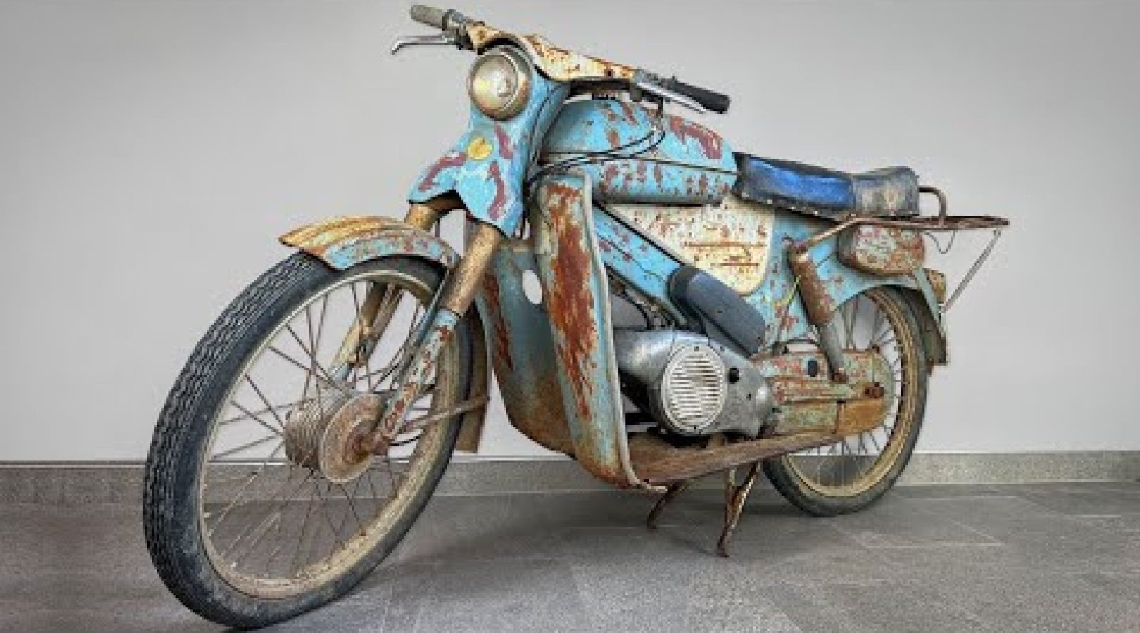 几十年前的废弃摩托车翻新过程,修复手艺精湛,成品焕然一新