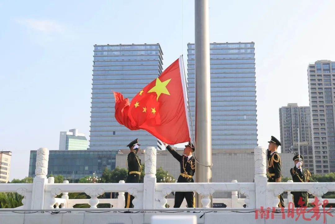 太燃了!这就是今早的八一广场!|五星红旗|中国人民解放军_新浪新闻