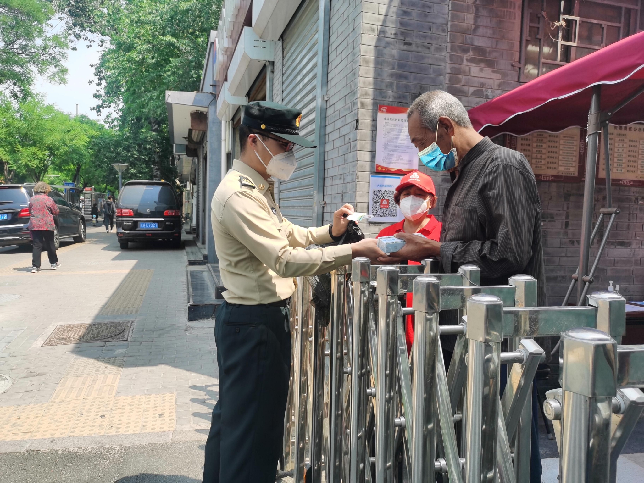 穿军装的社区主任武鑫鋆：一些从小事开始的故事，加深军民鱼水情休闲区蓝鸢梦想 - Www.slyday.coM