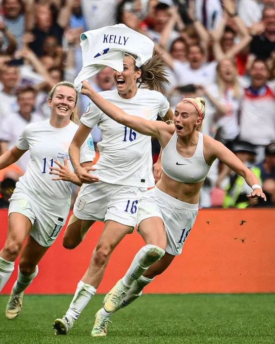 英格蘭女足歷史首奪歐洲杯冠軍。