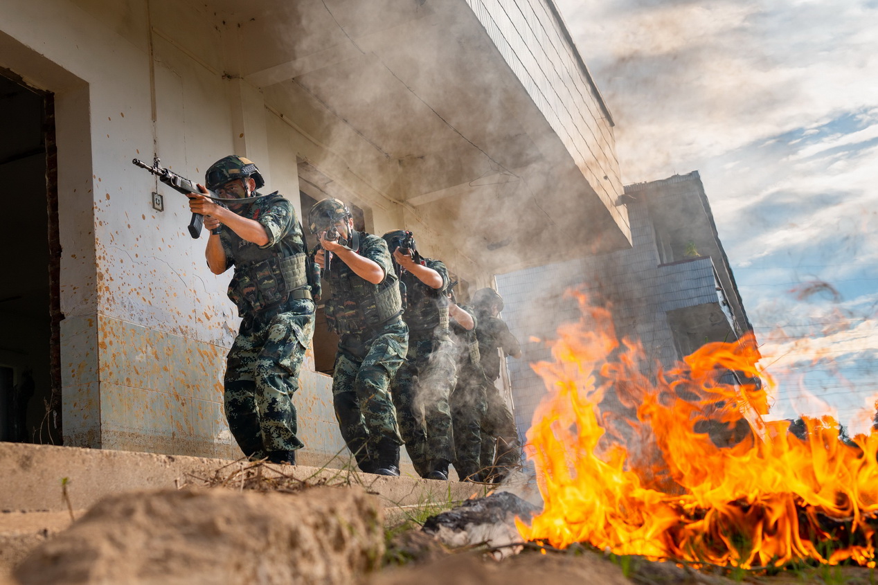 八一当日武警官兵坚守执勤演训一线