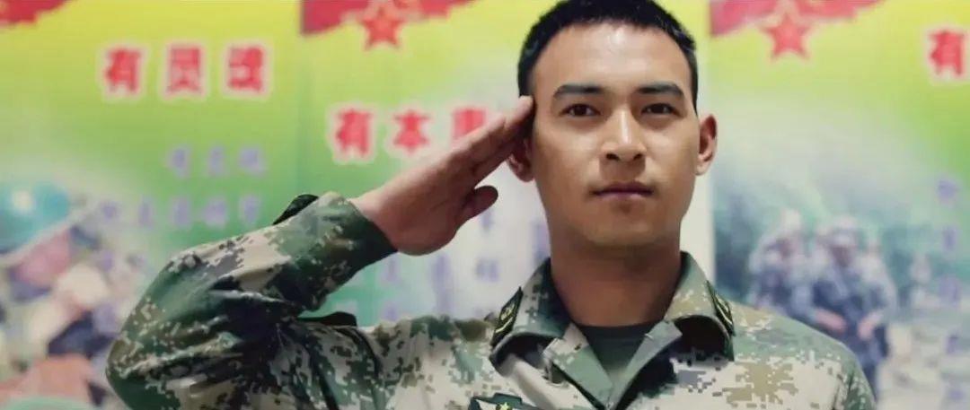 杜富国:无手的军礼|杜富国_新浪新闻