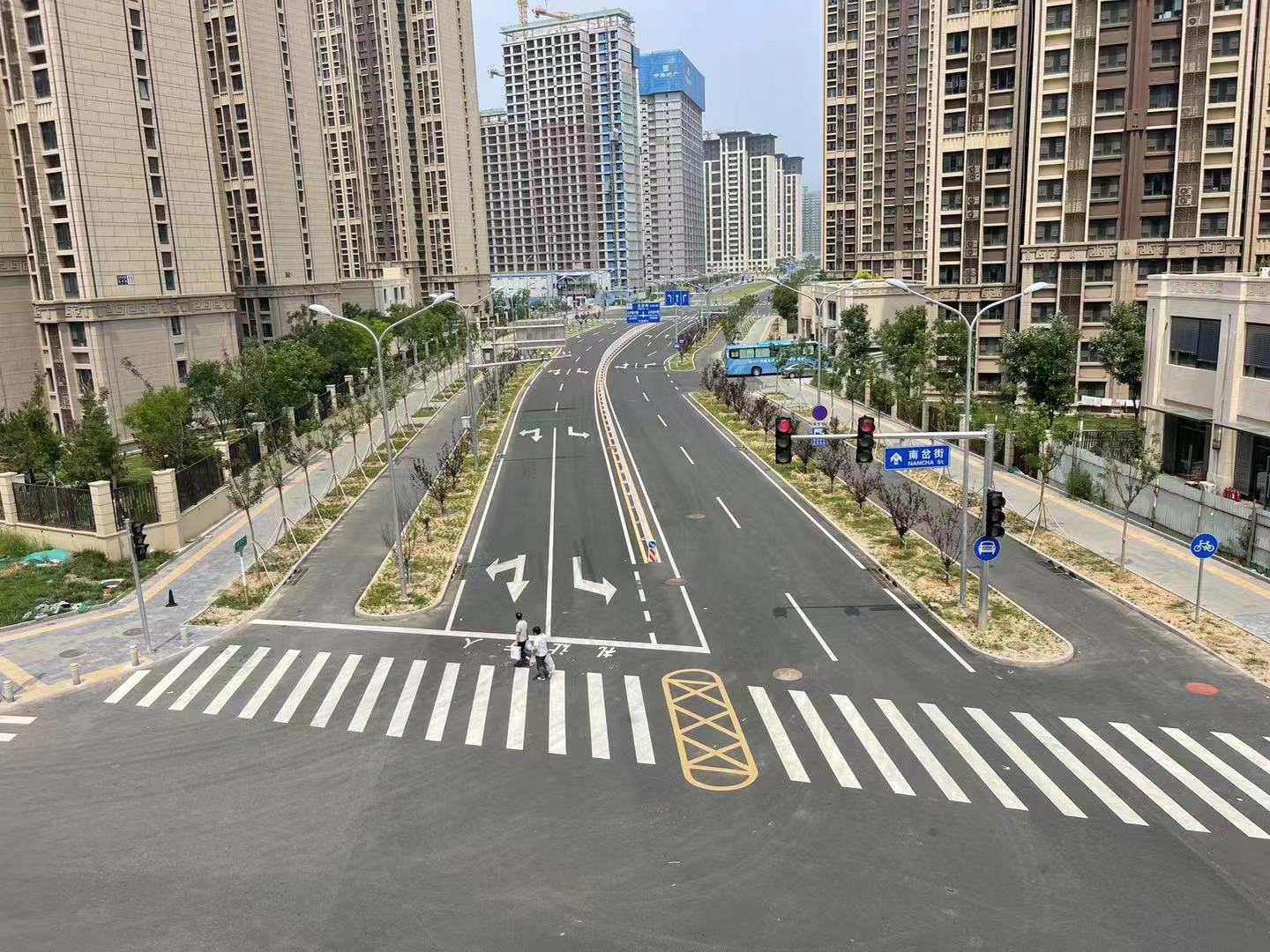 走向,西起北辛安路,东至古城西路,道路全长1017米,规划为城市主干路