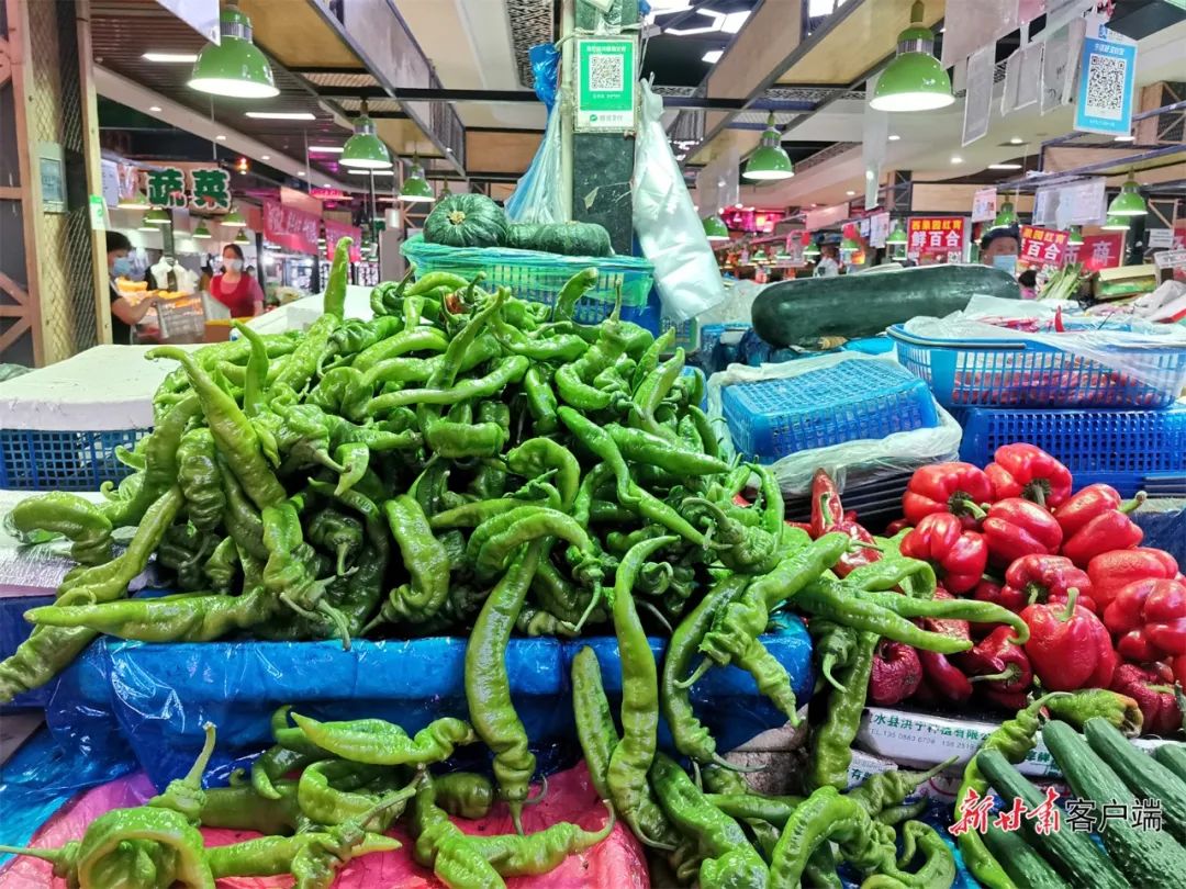 城关区五泉菜市场内蔬菜供应充足.新甘肃·甘肃日报记者 蔡文正 摄