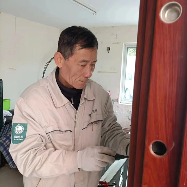 只因多看了一眼，他救下一对夫妻休闲区蓝鸢梦想 - Www.slyday.coM