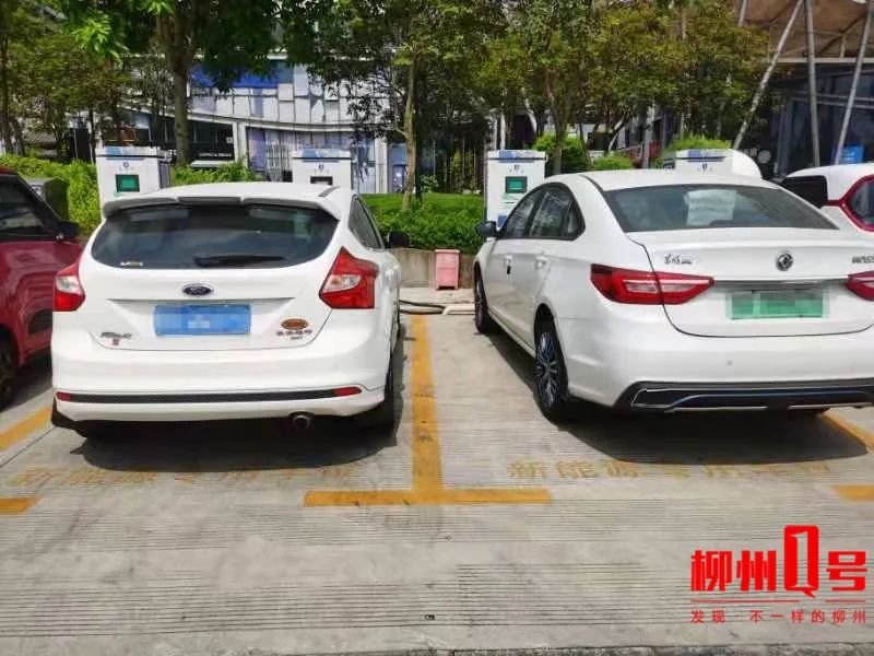 注意了！新规已施行！柳州有人这样停车被贴单…休闲区蓝鸢梦想 - Www.slyday.coM