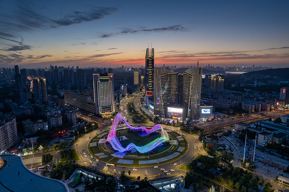 2021年6月4日,武汉市光谷广场.视觉中国 资料图