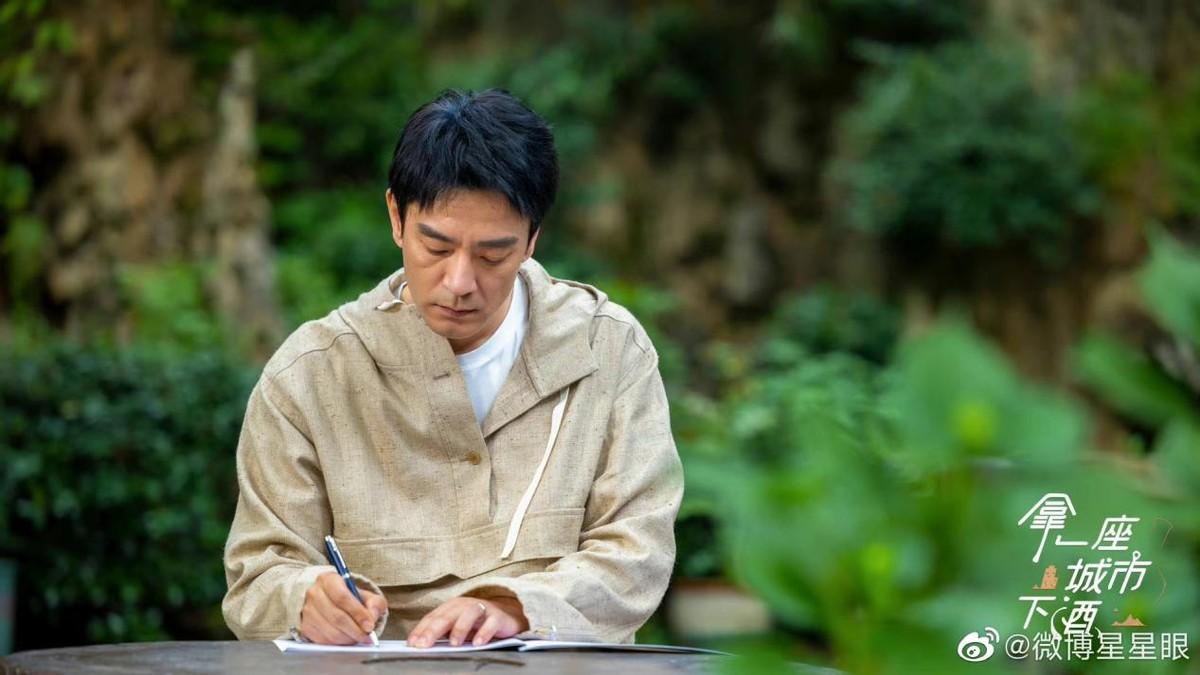 李光洁比摄影师还会拍,镜头里的细节好有市井感!这综艺请对了人休闲区蓝鸢梦想 - Www.slyday.coM 李光洁比摄影师还会拍,镜头里的细节好有市井感!这综艺请对了人休闲区蓝鸢梦想 - Www.slyday.coM