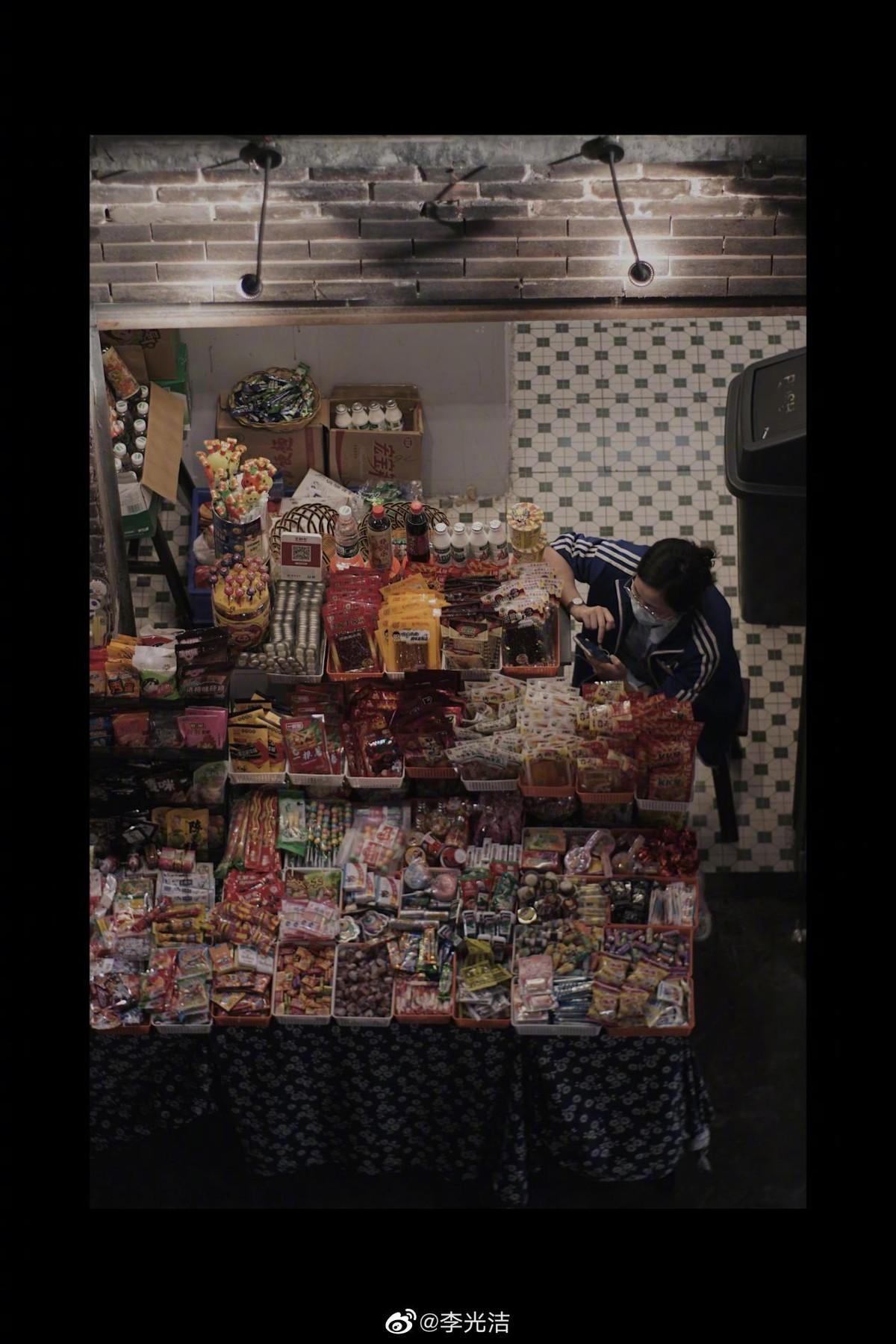 李光洁比摄影师还会拍,镜头里的细节好有市井感!这综艺请对了人休闲区蓝鸢梦想 - Www.slyday.coM 李光洁比摄影师还会拍,镜头里的细节好有市井感!这综艺请对了人休闲区蓝鸢梦想 - Www.slyday.coM