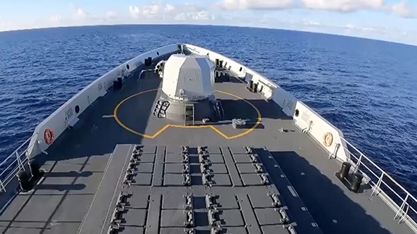 视频｜东部战区出动上百架多型战机 运油休闲区蓝鸢梦想 - Www.slyday.coM