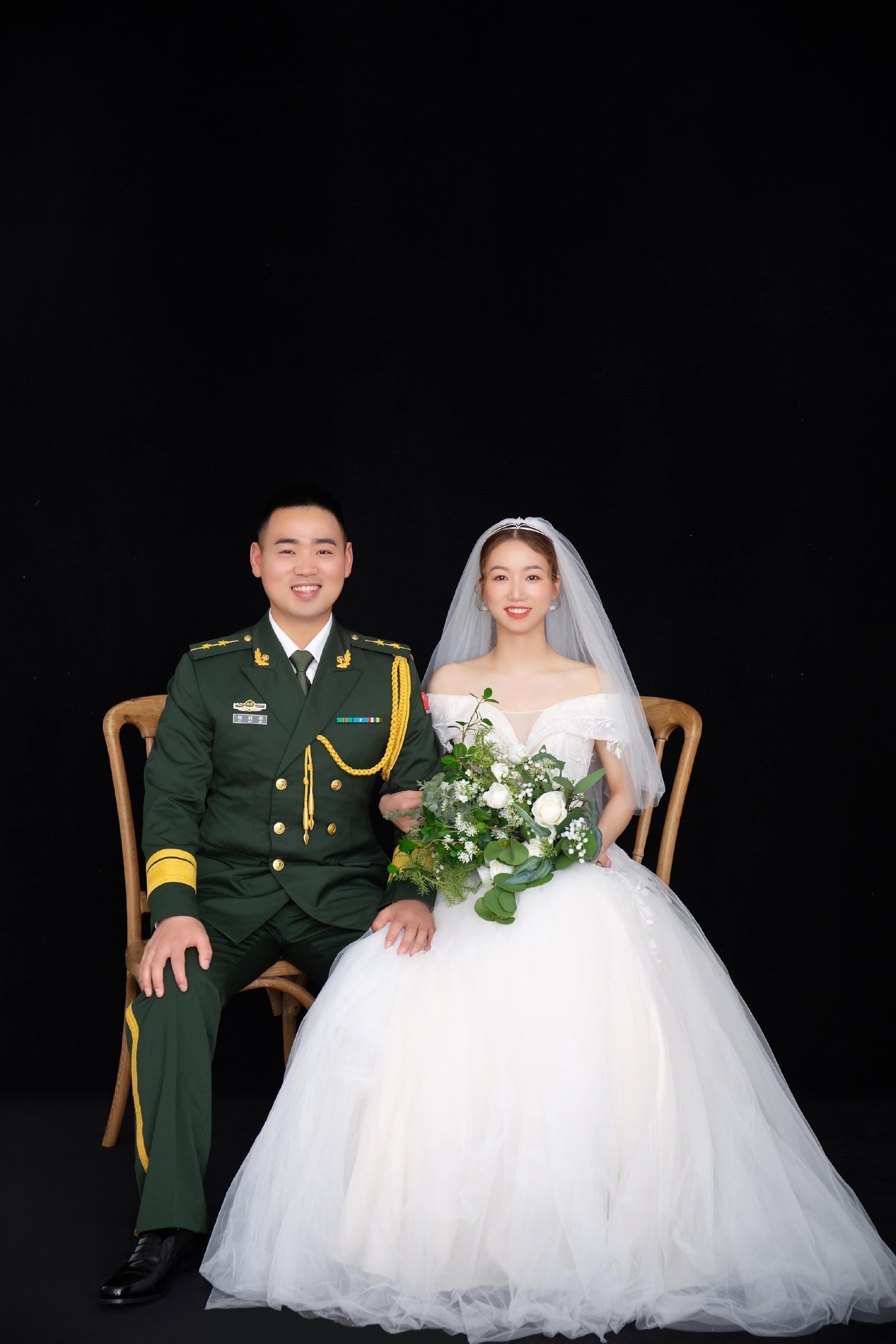 右手敬礼左手牵你军嫂来听听军人的七夕告白