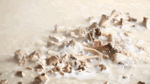 △西宁人的清早离不开羊杂汤。