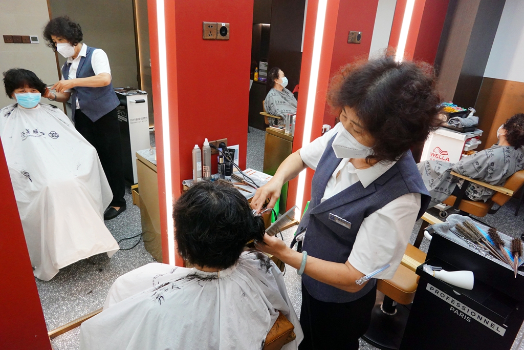 王府井大街四联美发重装亮相,"顶上"功夫了不得|功夫|北京市_新浪新闻