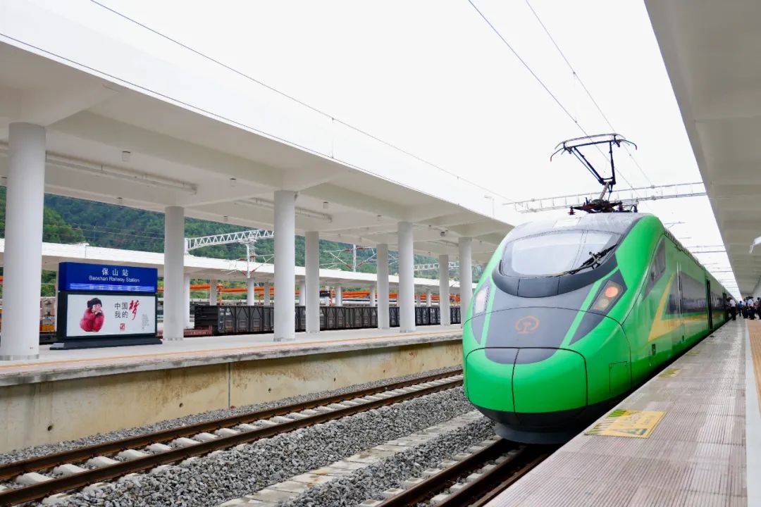 好消息保山至昆明动车开行重联客运量增加一倍