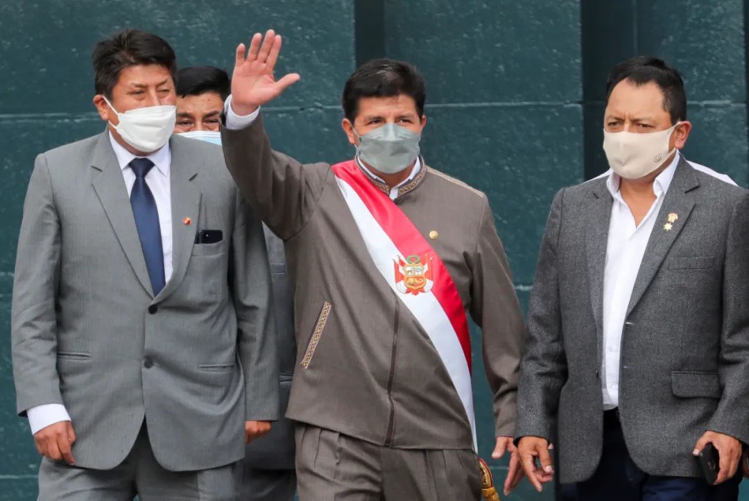 当地时间2022年3月28日，秘鲁利马，秘鲁总统卡斯蒂略离开国会。图/IC photo