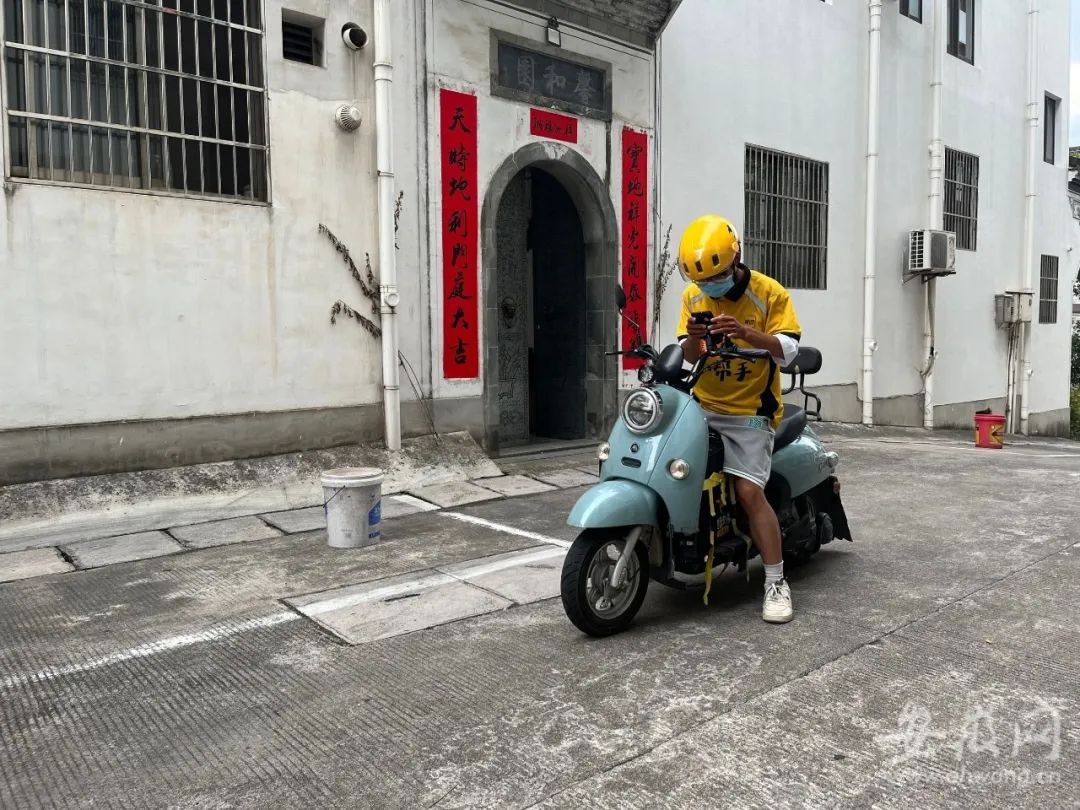 歙县18岁男孩考上大学，暑假送外卖攒钱......休闲区蓝鸢梦想 - Www.slyday.coM