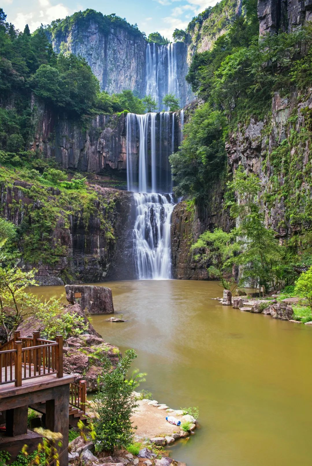 8平方公里,以"百丈漈——飞云湖国家级风景名胜区,铜铃山国家森林公园