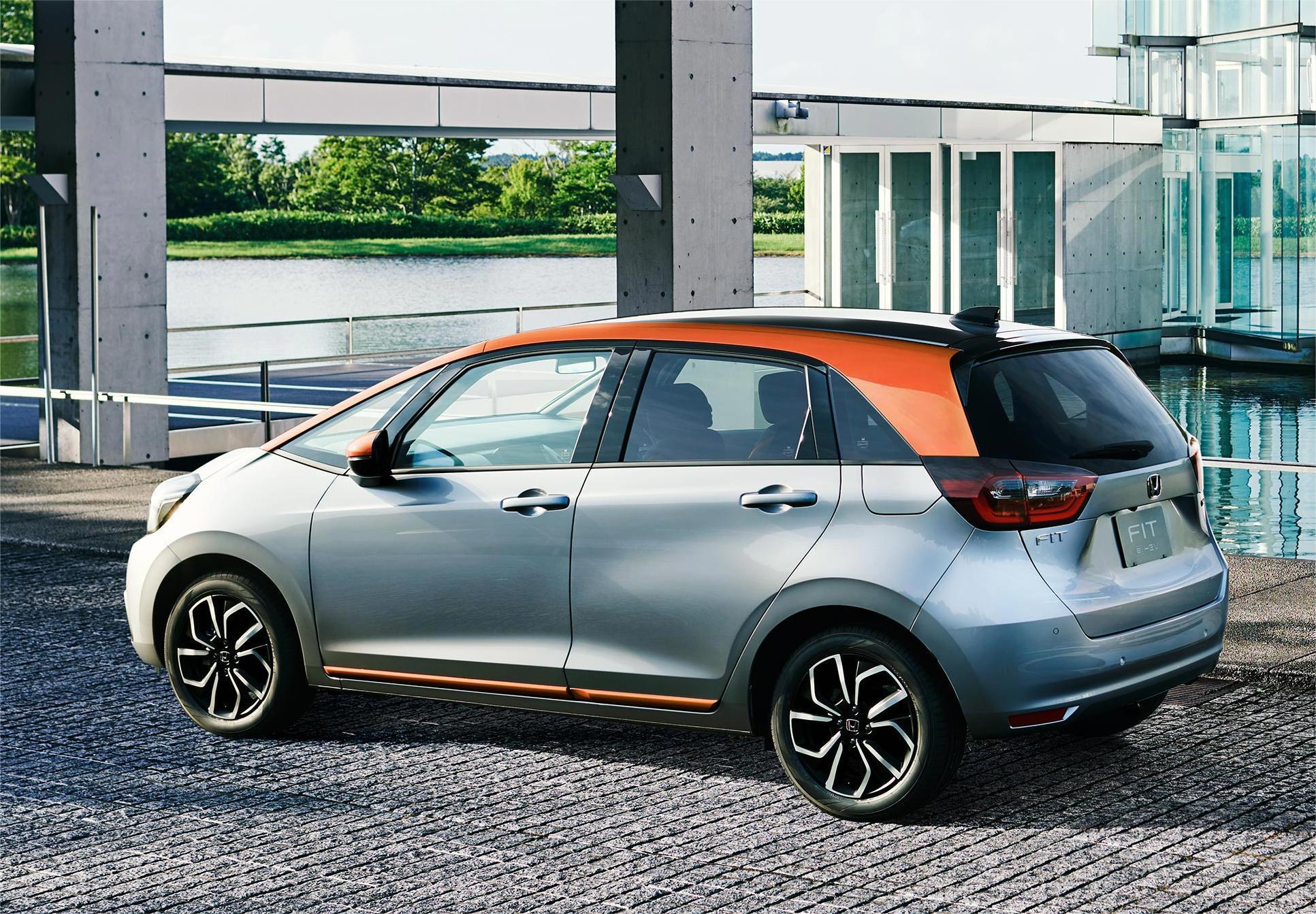 熏黑格栅导风口设计本田中期改款飞度增rs车型