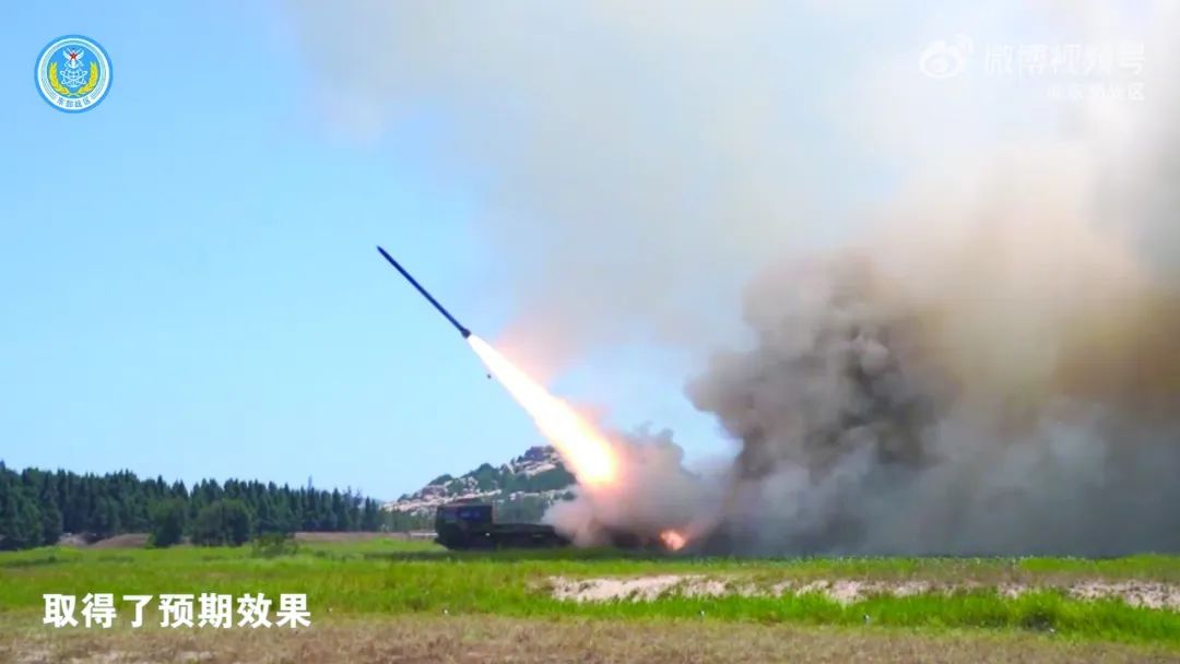 远程火箭炮发射 东部战区发布的视频截屏
