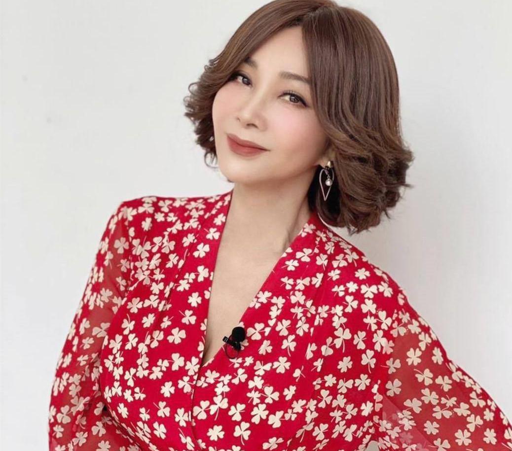 66岁陈美凤与小鲜肉相恋七夕节大胆认爱与男友亲密搂抱照曝光