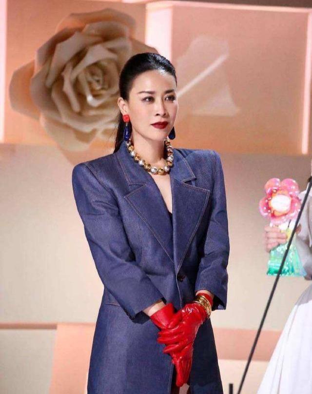 乘风破浪那英说成了团没什么用网友虽然残酷但很真实