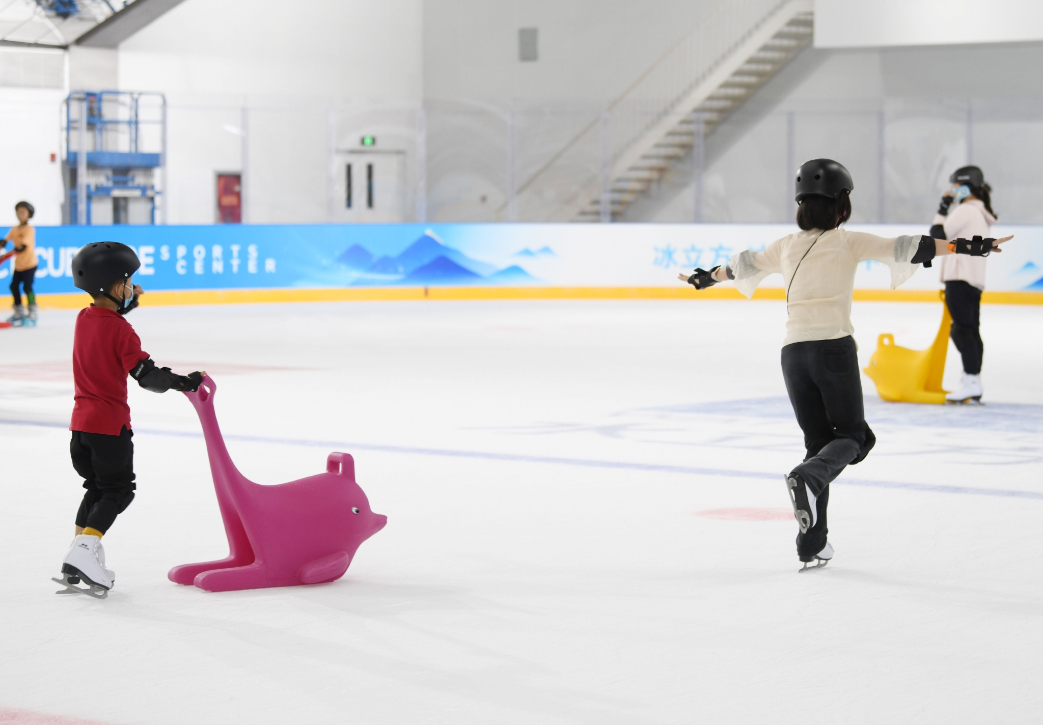 国家游泳中心开启水冰双驱新模式冰上运动中心8日正式开放