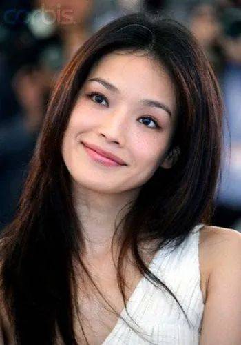 娱乐圈最令人窒息的一刀削骨脸从杨幂到鞠婧祎崩得没法看脸型脸蛋感觉