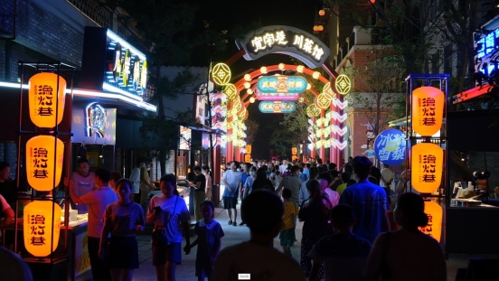 国潮戏剧烟火美食奇幻小巷渔灯巷点亮枣庄夜游