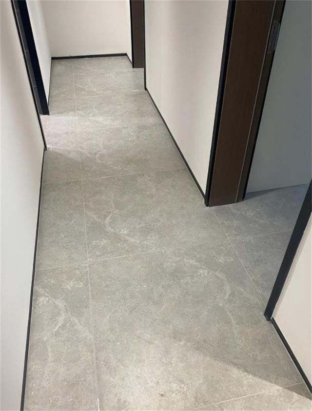 为何越来越多人家里不要过门石改成瓷砖通铺看完全明白了