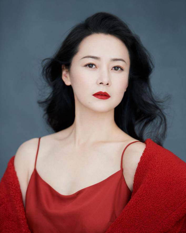 电视剧富春山居杀青陈依莎化身八卦女王