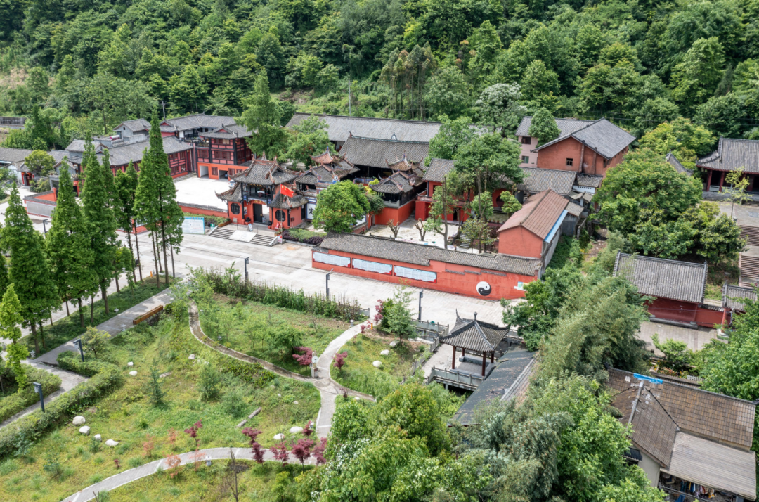 主祀李冰的大王庙全景.摄影:周乐鹏(新华社签约摄影师)