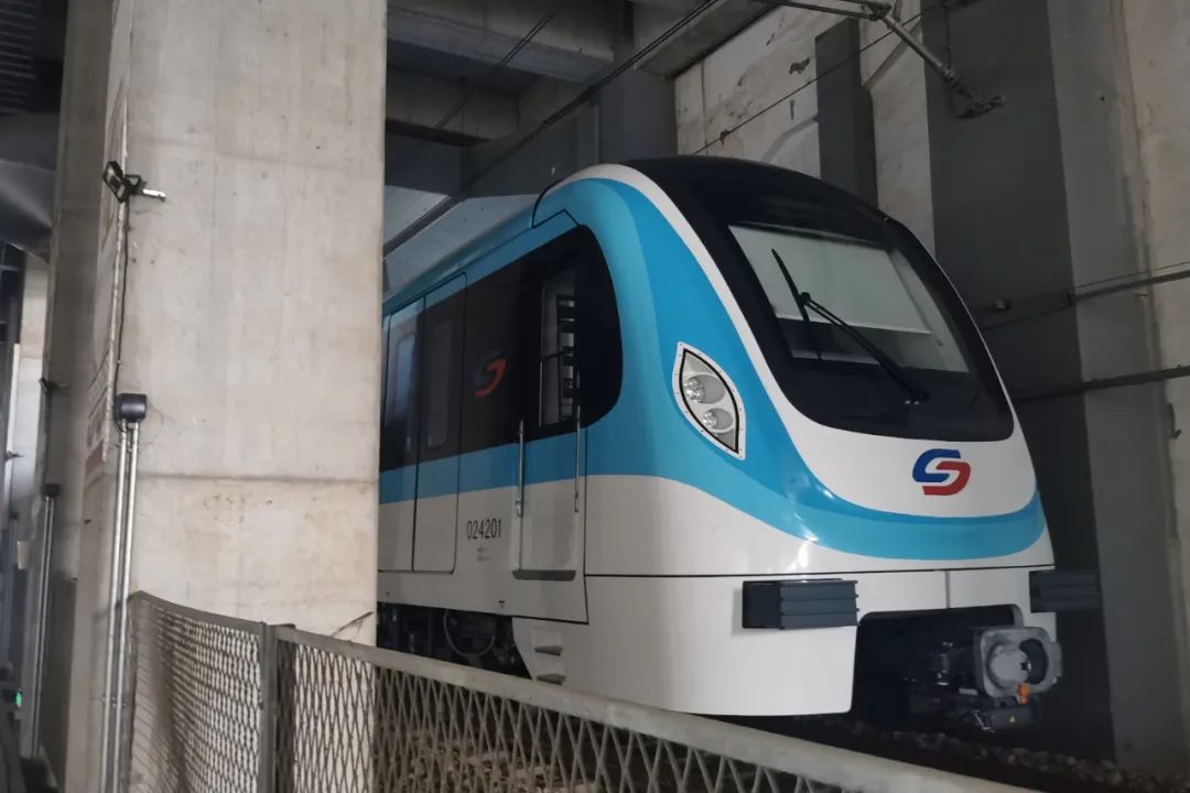配置七大智能运维系统 苏州地铁2号线增购首列车顺利交付__财经头条