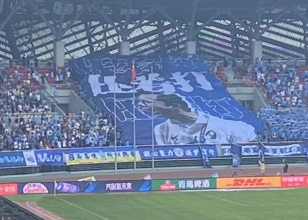 现场的巨幅tifo