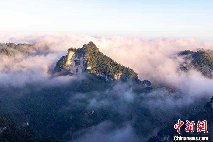 施秉县喀斯特世界自然遗产地云台山一隅。　磨桂宾 摄