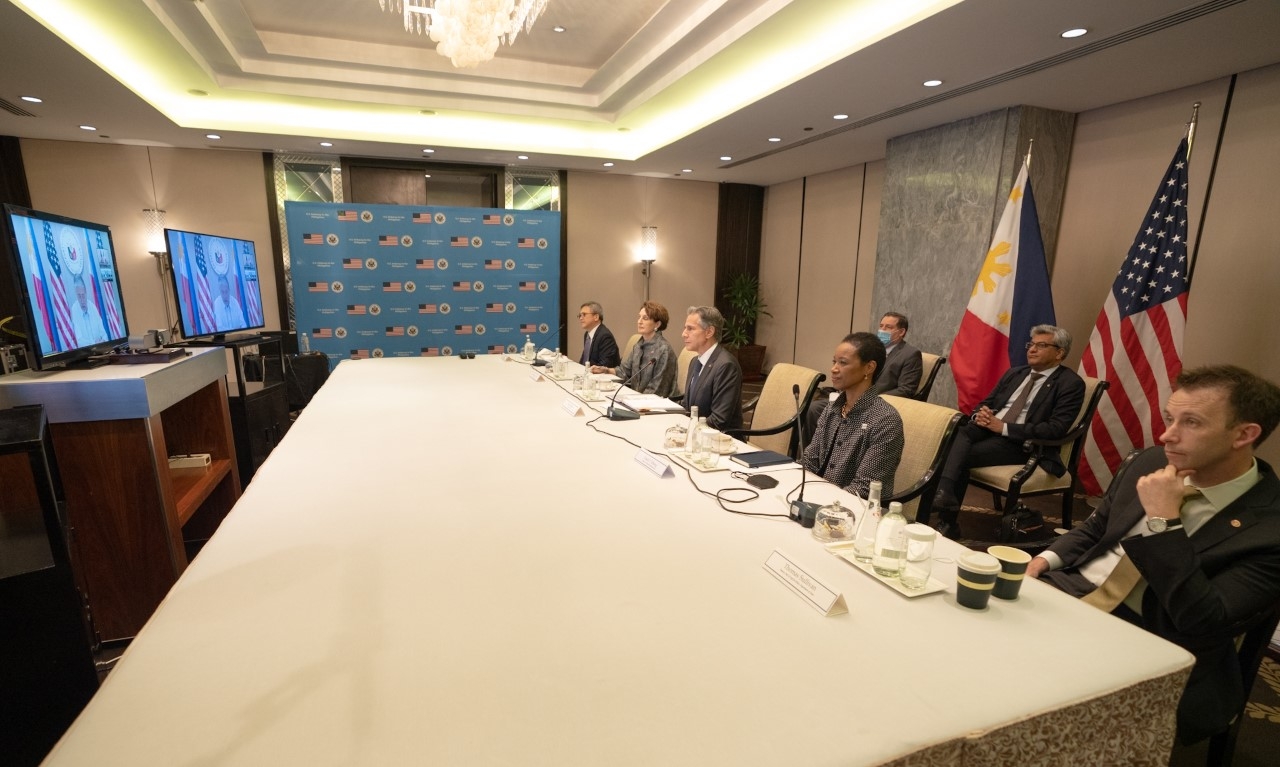 8月6日，布林肯与菲律宾外长马纳罗举行视频会谈。图自布林肯推特
