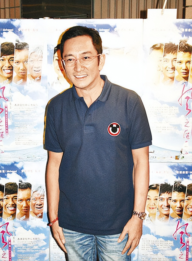 第一段婚姻是在1991年,吴启华与泰国富翁之女varintra结婚,不过在1996