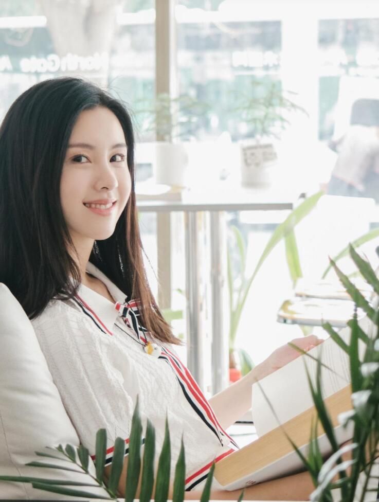 陈都灵学生装造型你让你心动的最美学姐么