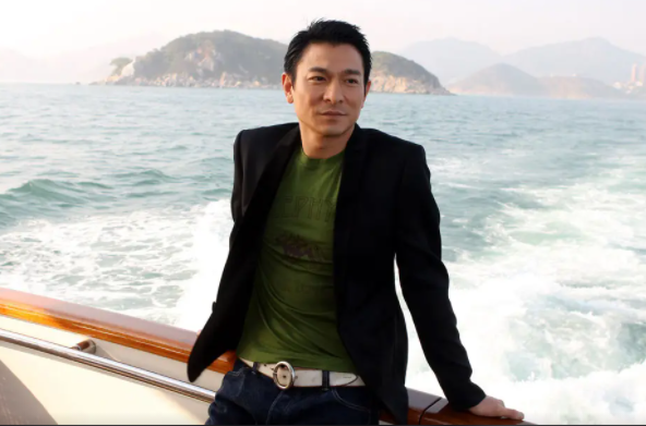 EXO无视天王颁奖，滑跪认错饱受诟病，刘德华的影响力到底有多大休闲区蓝鸢梦想 - Www.slyday.coM