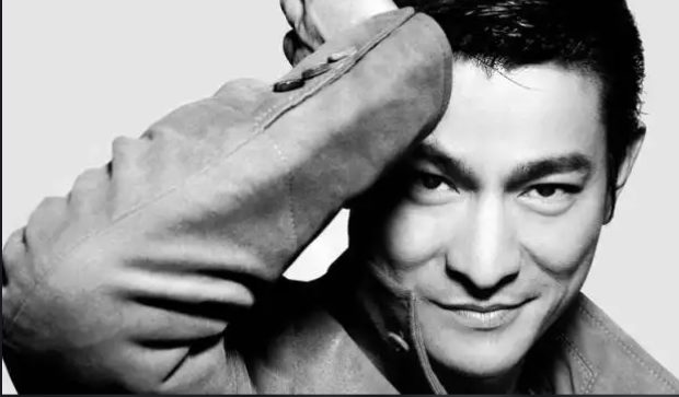 EXO无视天王颁奖，滑跪认错饱受诟病，刘德华的影响力到底有多大休闲区蓝鸢梦想 - Www.slyday.coM