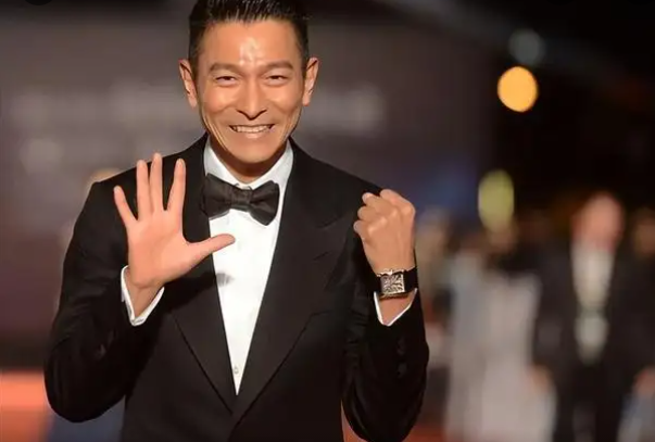 EXO无视天王颁奖，滑跪认错饱受诟病，刘德华的影响力到底有多大休闲区蓝鸢梦想 - Www.slyday.coM