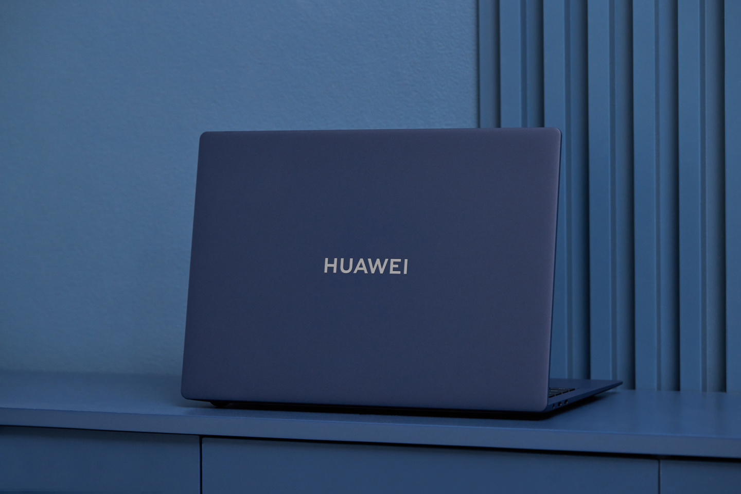 华为matebook x pro 2022 微绒典藏版墨蓝图赏:温柔深邃中国蓝|华为