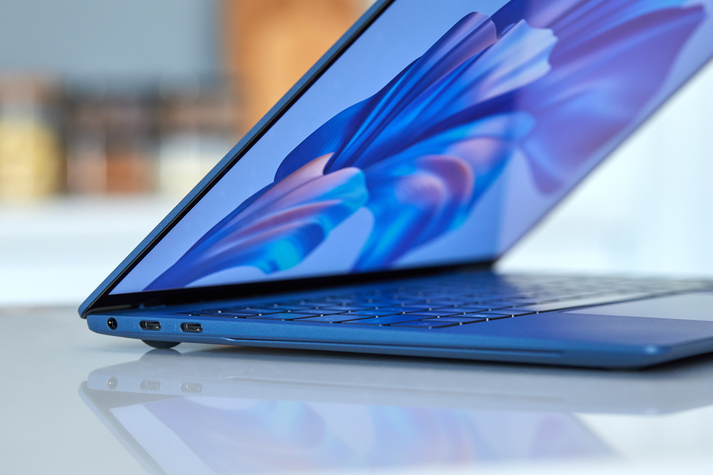 华为matebook x pro 2022 微绒典藏版墨蓝图赏:温柔深邃中国蓝|华为